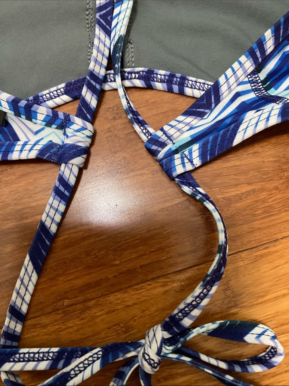 Jolyn TOMCAT bikini Top, Blues and White geometric design Size XXL GUC - Picture 8 of 8